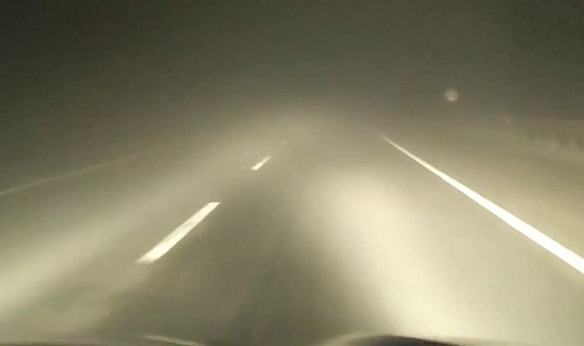 Erzurum'da yoğun sis hava trafiğini olumsuz etkiledi, uçaklar iniş yapamadı