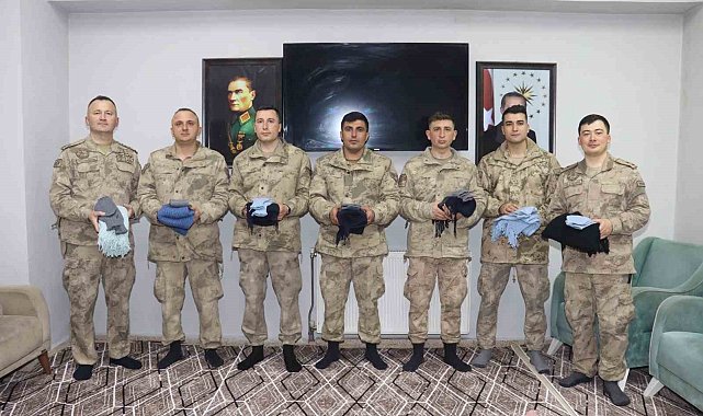 Gurbetçi Meryem Nine'den jandarmaya sıcak hediye