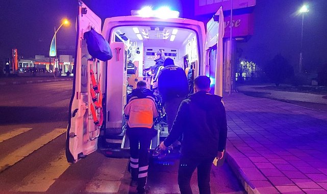 Hafif ticari araç ile otomobil çarpıştı: 1 yaralı