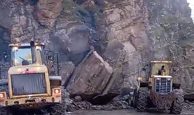 Hakkari-Çukurca yolu ulaşıma açıldı