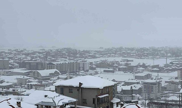 Hakkari'de 96 köy ve 202 mezra yolu ulaşıma kapandı