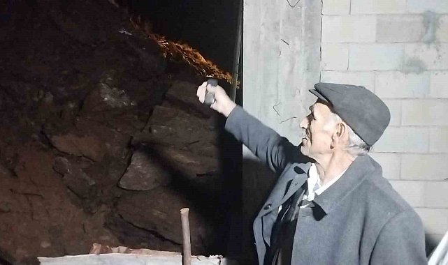 Hakkari'de heyelan: Dağdan kopan kaya parçaları evin üzerine düştü