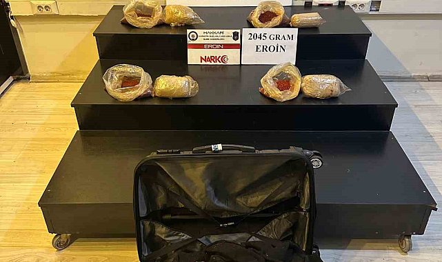 Hakkari'de pul biber poşetlerinin içinde 2 kilo 45 gram eroin ele geçirildi