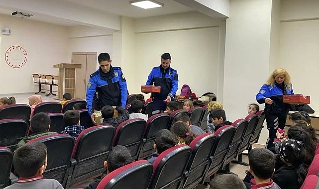 Hakkarili öğrencilere polislik mesleği tanıtıldı