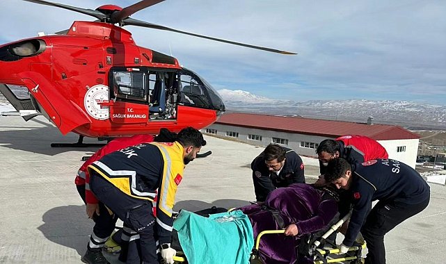 Hamile kadın helikopter ambulansla hastaneye taşındı