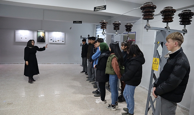 Iğdır'da elektrik atölyesinde mesleği uygulamalı öğreniyorlar