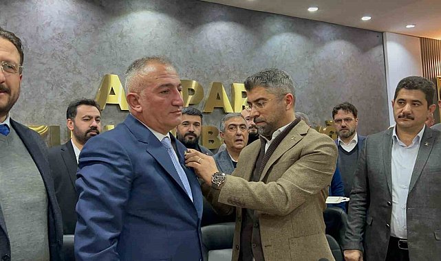 İYİ Parti önceki dönem il ve ilçe başkanları AK Parti'ye katıldı