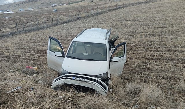 Kamyon panelvan araca çarptı: 3 yaralı