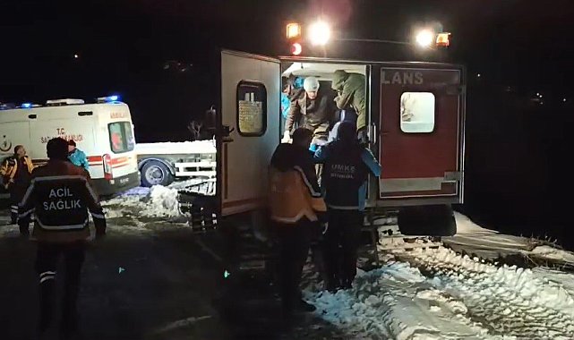 Kar nedeniyle ulaşılamayan köydeki 76 yaşındaki hastanın yardımına UMKE yetişti