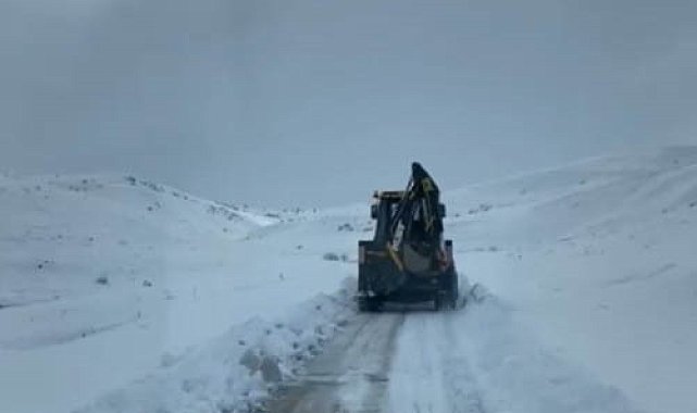 Karlı yolları aşan ekipler, hastaların yardımına ulaştı