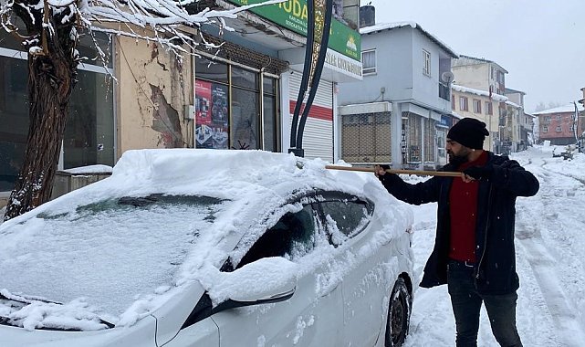 Karlıova'da kar çilesi devam ediyor