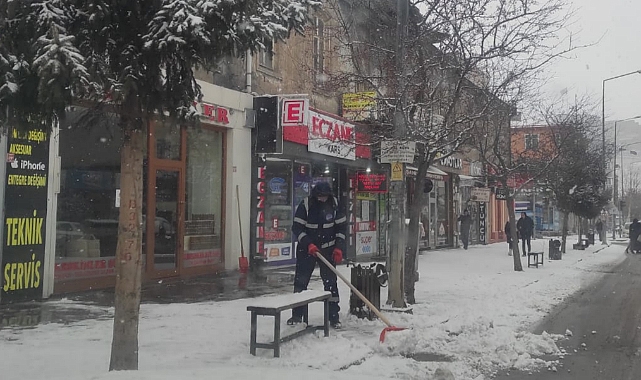 Kars’ta kar temizliği yapılıyor