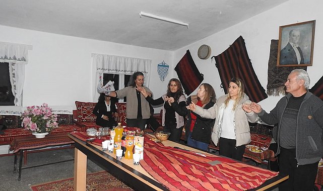 Köy evinde yılbaşı coşkusu