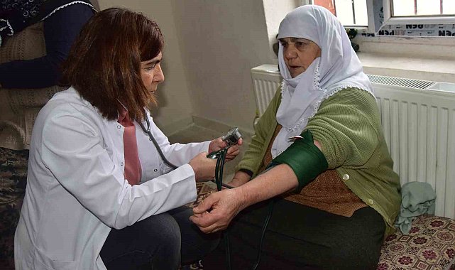 Köy köy dolaşarak sağlık taraması yapıyorlar