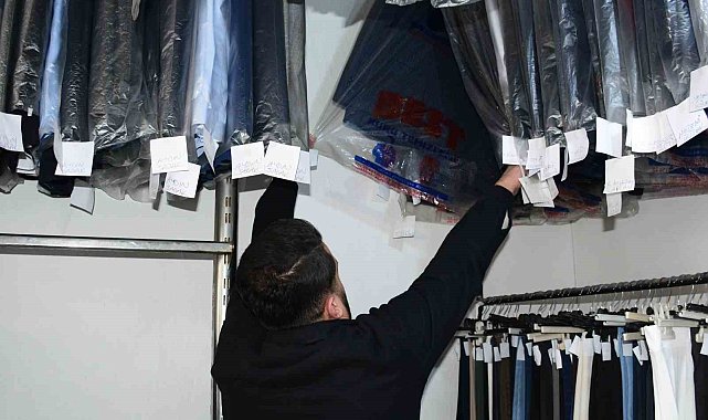 Kuru temizlemecide unutulan elbiseler ihtiyaç sahiplerini ısıtıyor