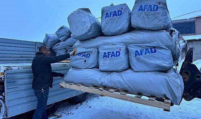 Lojistik depoda muhafaza edilecek çadırların sevkiyatı başladı