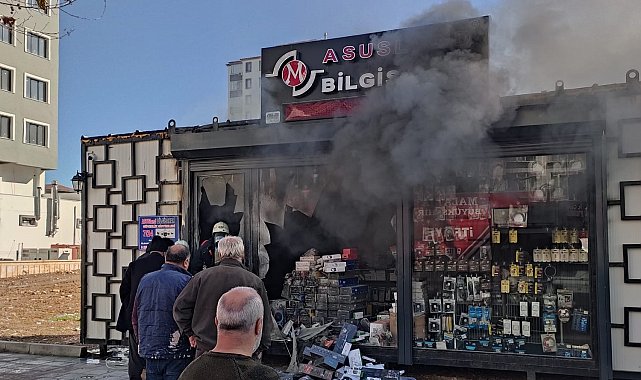 Malatya'da konteyner iş yerinde çıkan yangın büyümeden söndürüldü