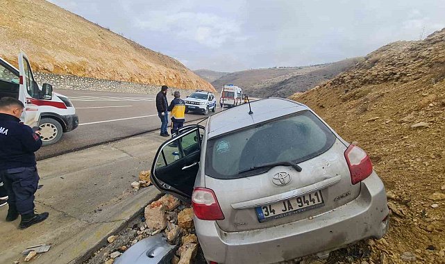 Malatya'da otomobil drenaj kanalına düştü: 3 yaralı