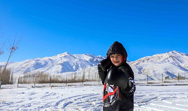 Muhammed Ali'yi örnek alıp gözünü dünya şampiyonluğuna dikti