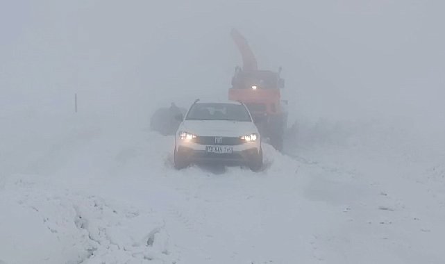 Muş'ta 22 araç içerisinde bulunan 69 kişi mahsur kaldı