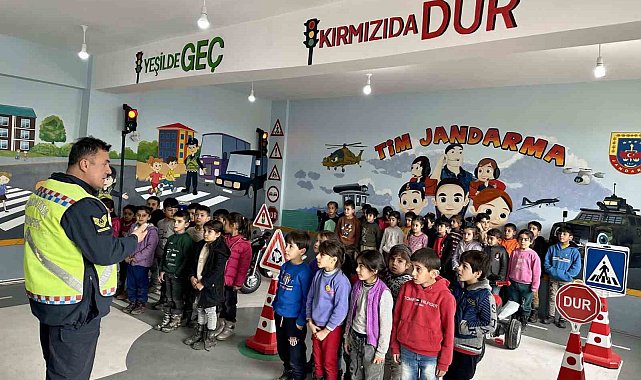 Muş'ta 48 öğrenciye trafik kuralları eğitimi verildi