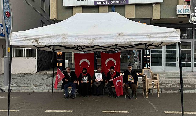 Muş'ta HDP önündeki evlat nöbeti devam ediyor