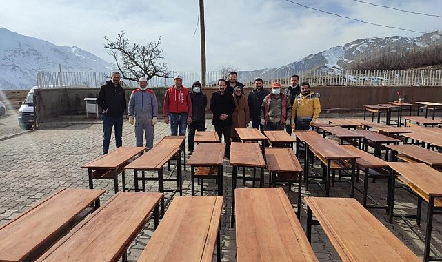 Okullardaki masa ve sandalyeler yenileniyor