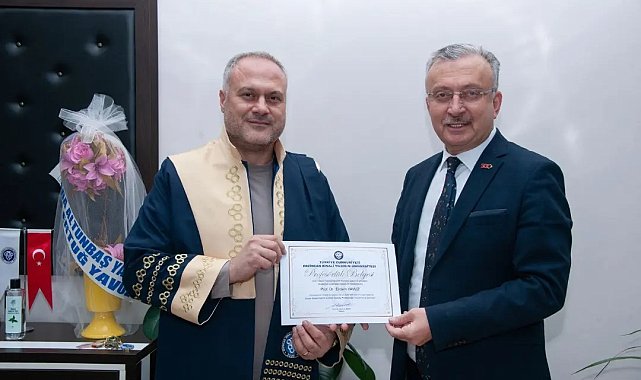 Rektör Levent, profesör ünvanını alan akademisyenlere ziyarette bulundu