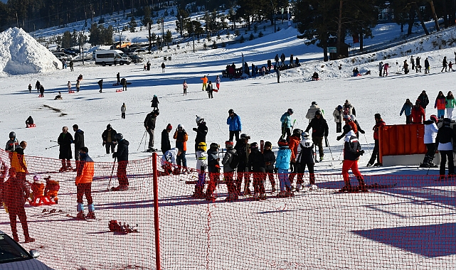 Sarıkamış Kayak Merkezi'nde hafta sonu yoğunluğu