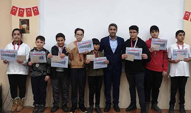Sarıkamış'ta satranç turnuvasında dereceye girenler ödüllendirildi