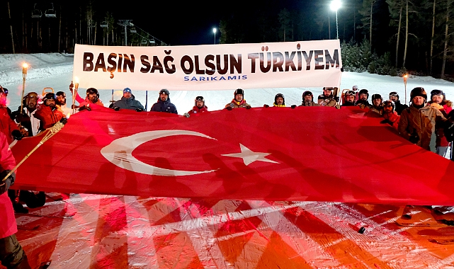 Sarıkamış'ta şehitler için "meşaleli saygı kayağı"