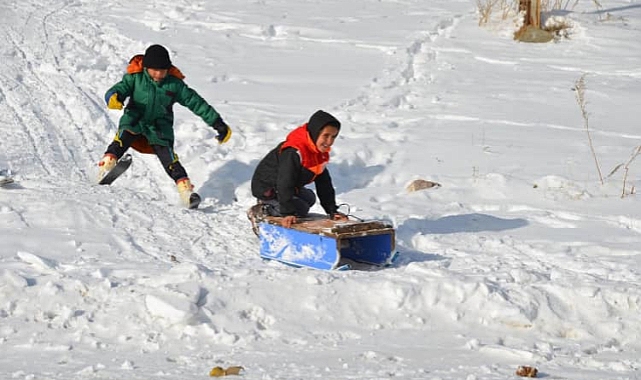 Sarıkamış'ta tatilin tadını çocuklar çıkarıyor