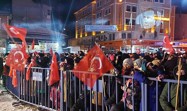 Sarıkamış'ta binlerce kişi şehitler için yürüdü