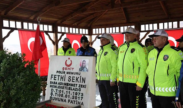 Şehit polis Fethi Sekin kabri başında anıldı