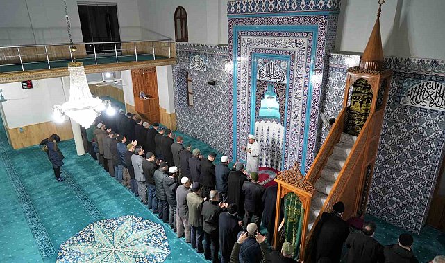 Şehitler için sabah namazında dua edildi