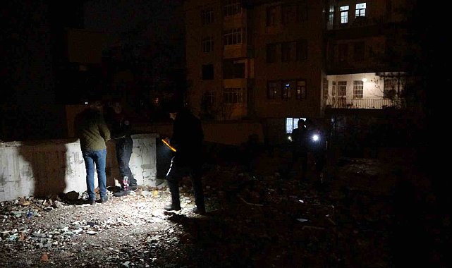 Silahlı ve bıçaklı kavgada kan aktı: 2 yaralı