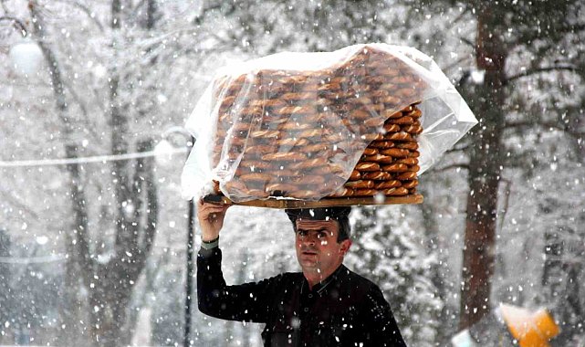 Simitleriyle çeyrek asırdır ekmek mücadelesi veriyor