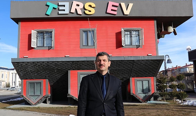 Ters evi 300 bin kişi ziyaret etti