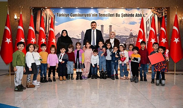 Vali Çiftçi'den çocuklara sürpriz