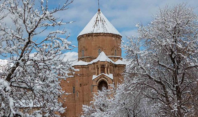 Van Büyükşehir Belediyesi kursiyerler Akdamar Adası'nı fotoğrafladı