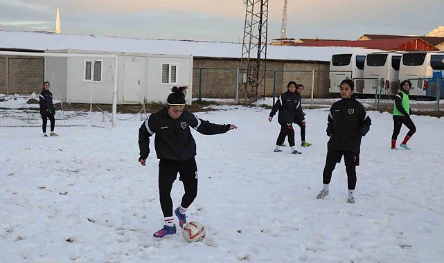 Van Büyükşehir Belediyespor Kadın Futbol Takımı, yeni sezona hazır