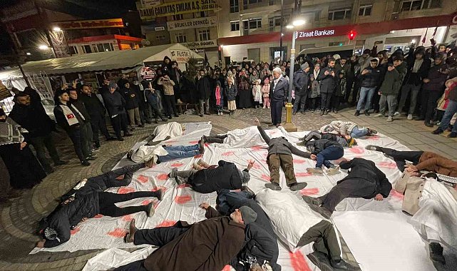 Van Filistin'e Destek Platformu'ndan kefenli drama gösterisi