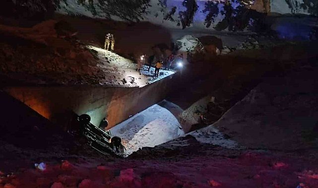 Van-Hakkari karayolunda üç araç şarampole düştü: 5 yaralı