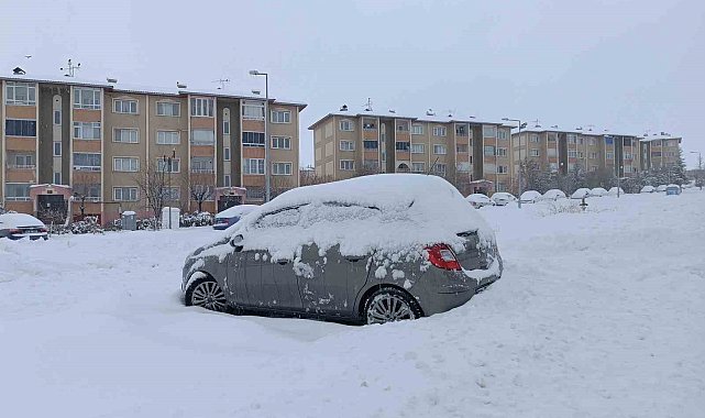 Van kar hapsinde: 671 yerleşim yerinin yolu ulaşıma kapandı