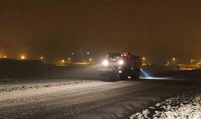 Van&#039;da 53 yerleşim yerinin yolu ulaşıma kapandı