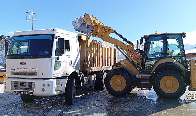 Van'da karla mücadele çalışmaları sürüyor