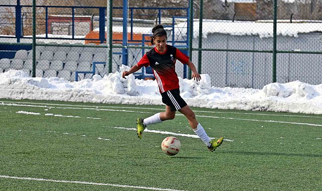 Van'ın milli futbolcusu Şilan performansıyla göz dolduruyor