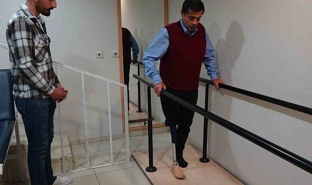 Vanlı Amcan'dan bacağı kesilen vatandaşa protez bacak