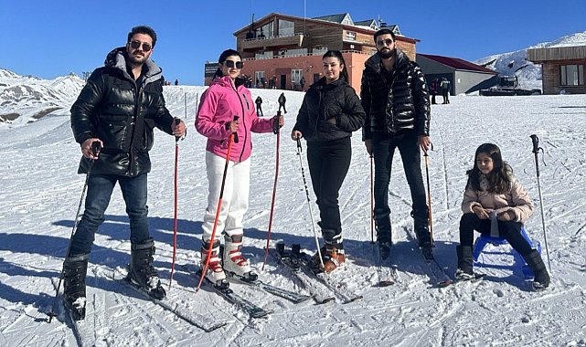 Yüksekovalı kayakseverler doyasıya eğlendi