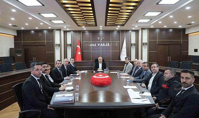 Ağrı Valisi Koç, bağımlılıkla mücadele, acil çağrı ve toprak koruma konularında toplantılar yaptı